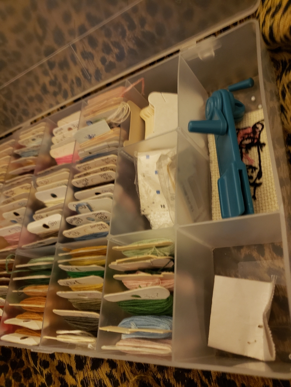 Vintage Embroidery Floss & Storage Organizer Lot 96 Bobbins - Picture 6 of 11